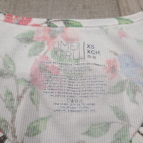 Set of 2 XS Women's Tank Tops - Picture 4 of 8